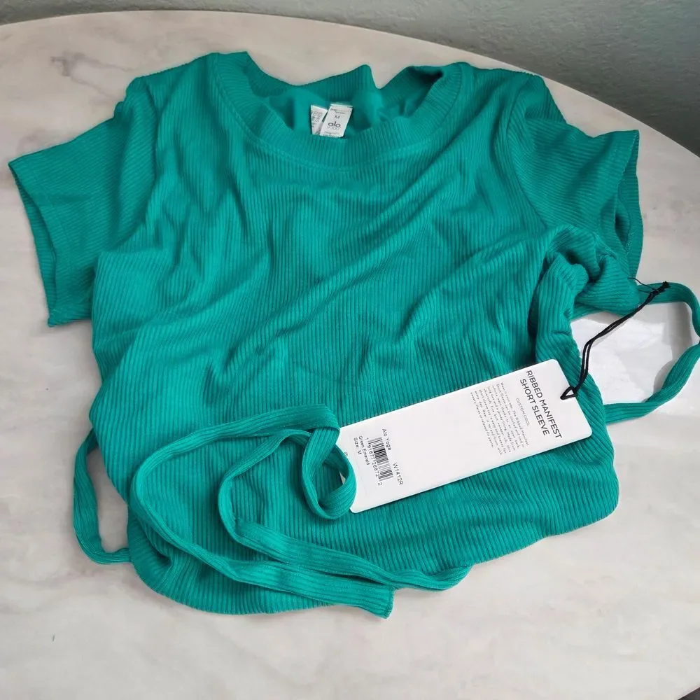 Alo Yoga Ribbed Manifest Short Sleeve Tee In Green Emerald